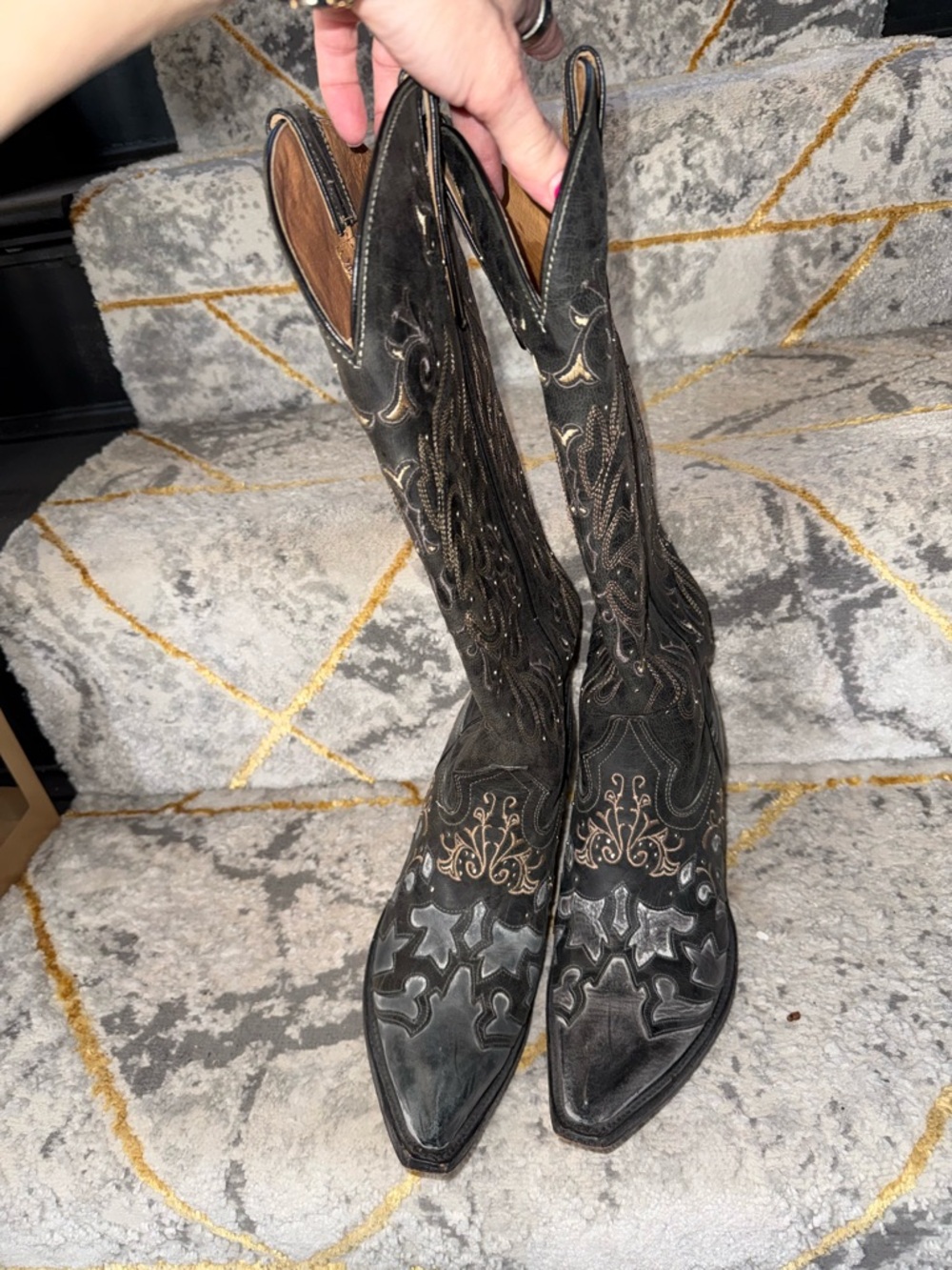 Black Embroidered Women's Heeled Cowboy Boots - Picture 6 of 6